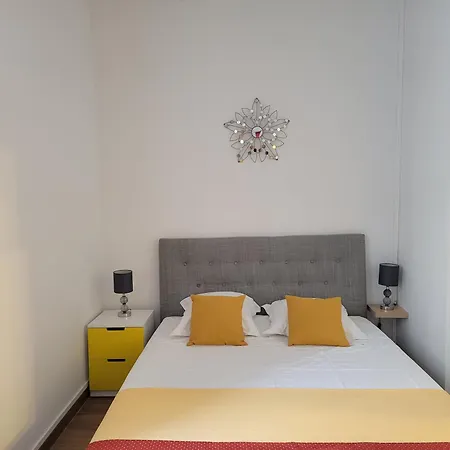 Très Beau 2 Pièces Rénové Et Climatisé Appartamento Hyères
